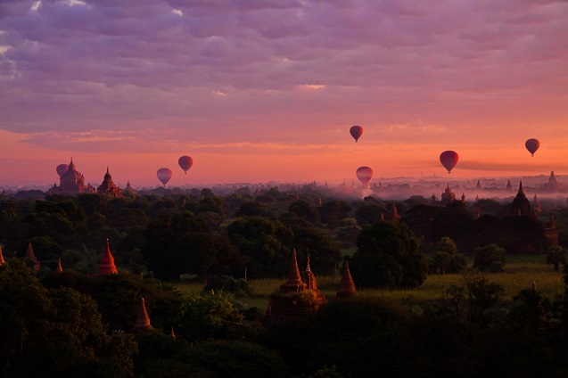 Bagan en Birmanie montgolfière
