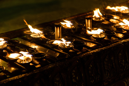 Cérémonie des lampes à huile, pagode de Shwedagon