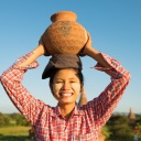 Femme birmane avec du tanaka, Myanmar