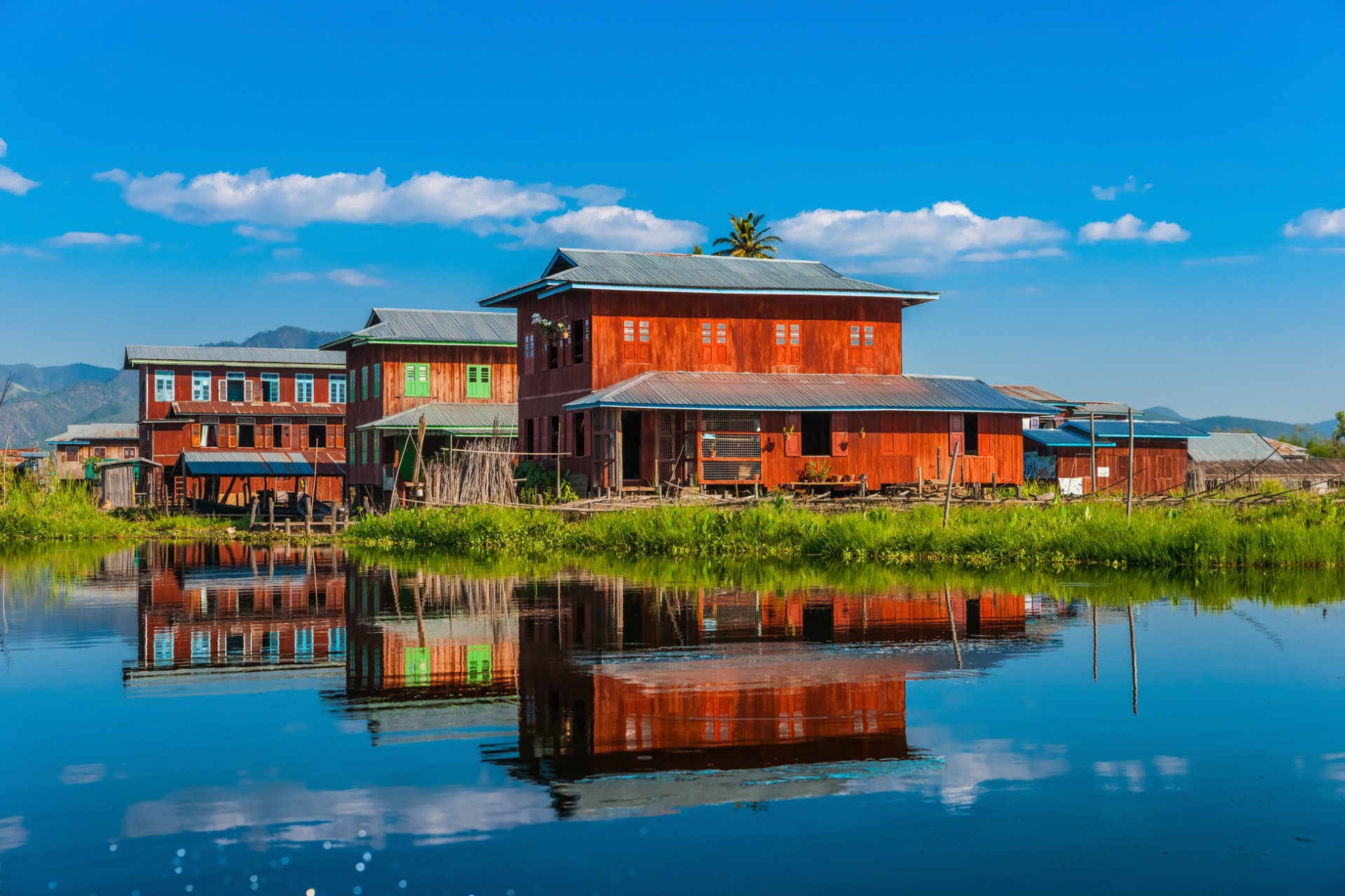 Maisons sur pilotis, lac Inle, Birmanie