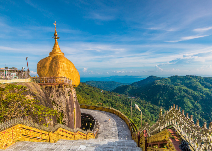 Pagode Kyaikhtiyo ou Rocher d'or, Myanmar