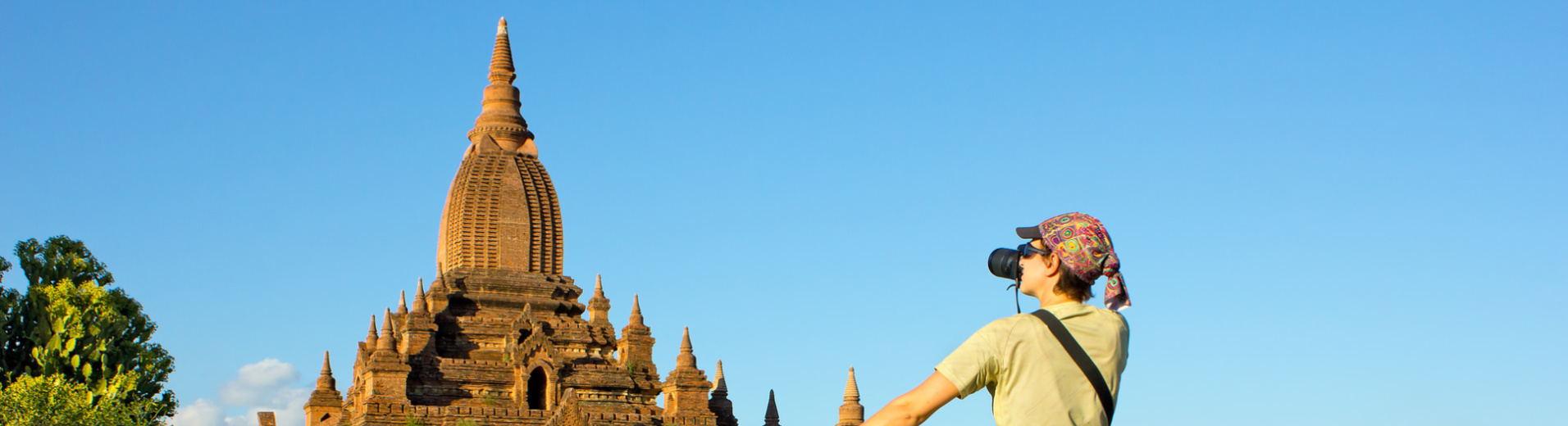 Photographe à vélo, Bagan, Myanmar