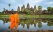 Deux moines devant le site d'Angkor Wat