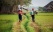 famille dans champ de riz, myanmar