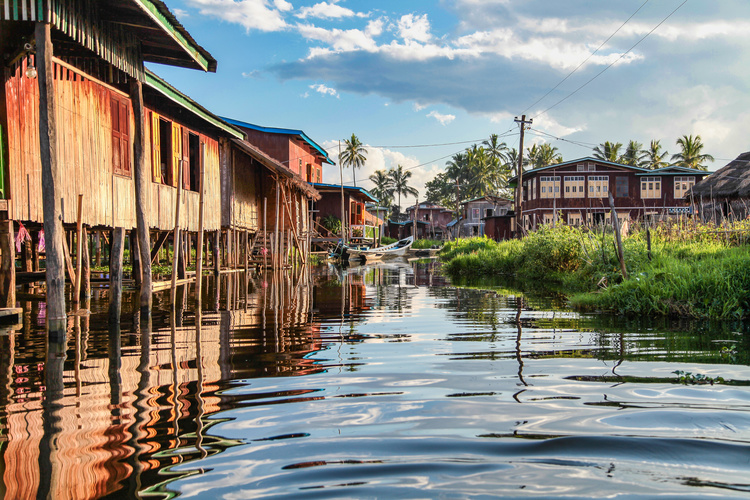 maisons flottantes, lac Inle, Myanmar