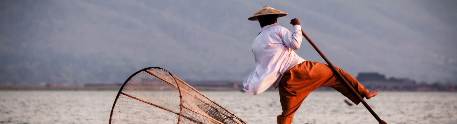pêcheur sur le lac Inle, jour